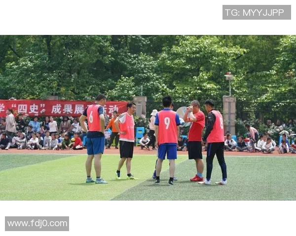 重庆足球队的速度之谜：揭开绿茵场上的快速传奇与战术奥秘