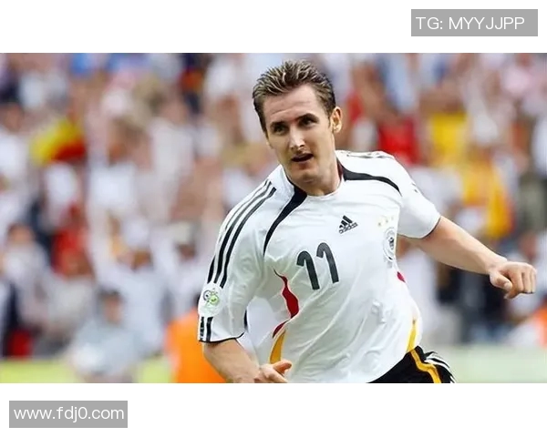 痞帅足球明星的独特风格与魅力展现全场的精彩瞬间 痞帅足球明星的独特风格与魅力展现全场的精彩瞬间